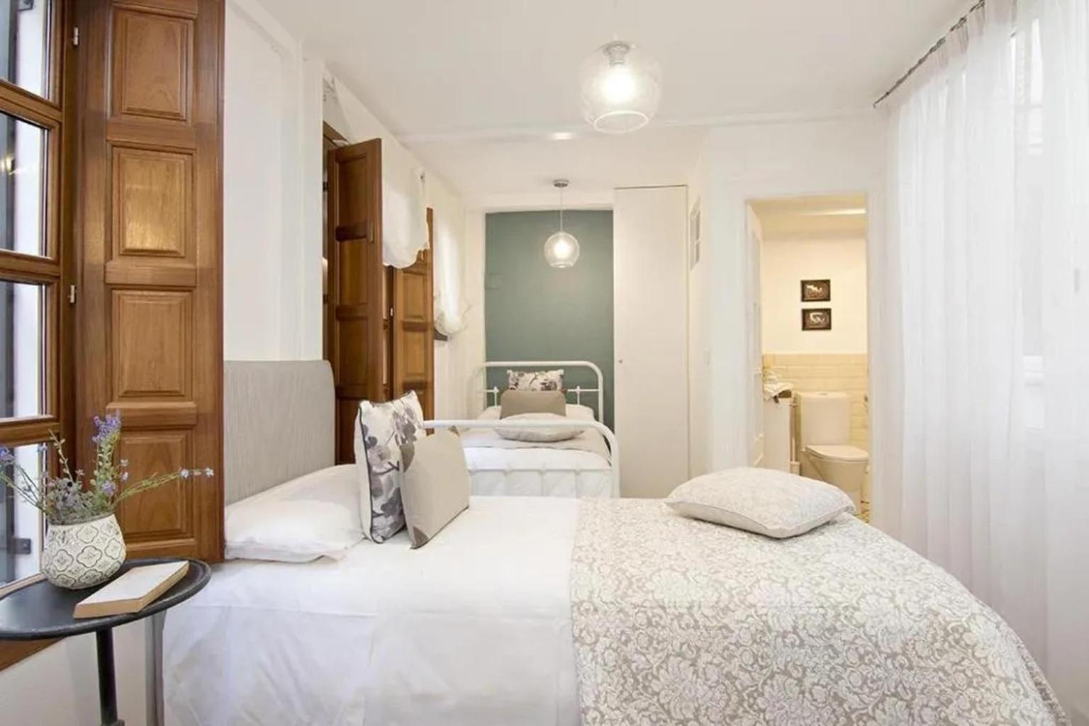 Apartamentos La Tona Puerta Elvira Centro Ciudad Гранада Екстер'єр фото