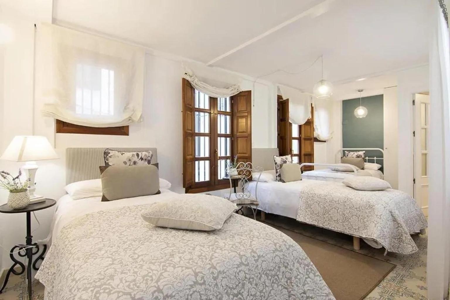 Apartamentos La Tona Puerta Elvira Centro Ciudad Гранада Екстер'єр фото